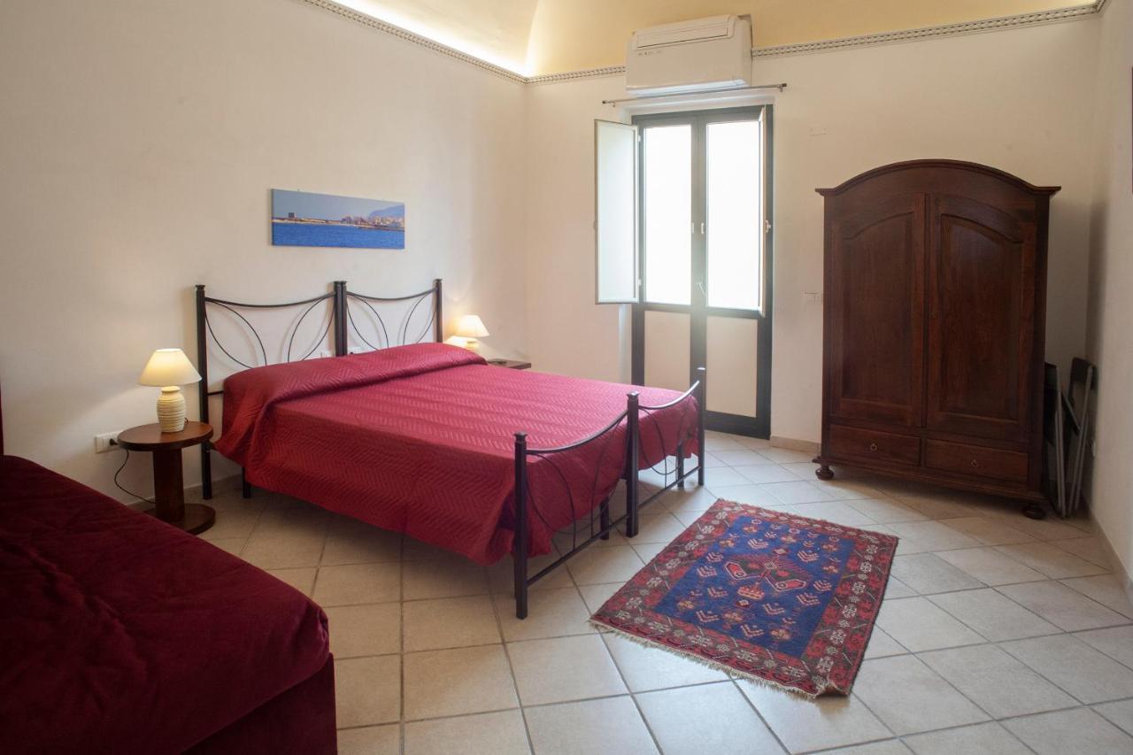Case Vacanze "Residenze Trapanesi" Trapani Exterior photo